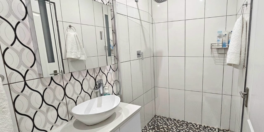 5 Bedroom Property for Sale in Kleinbaai Western Cape